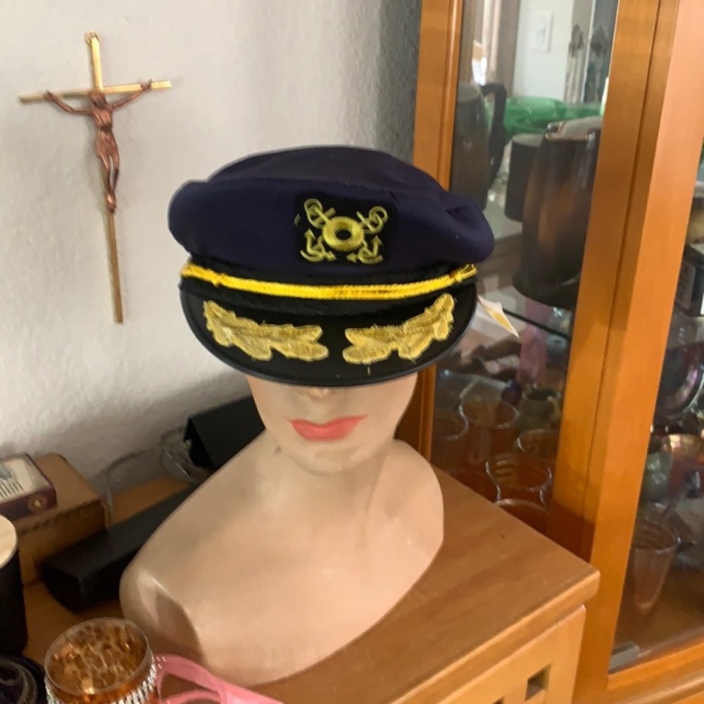 Kids captain hat NWT scala